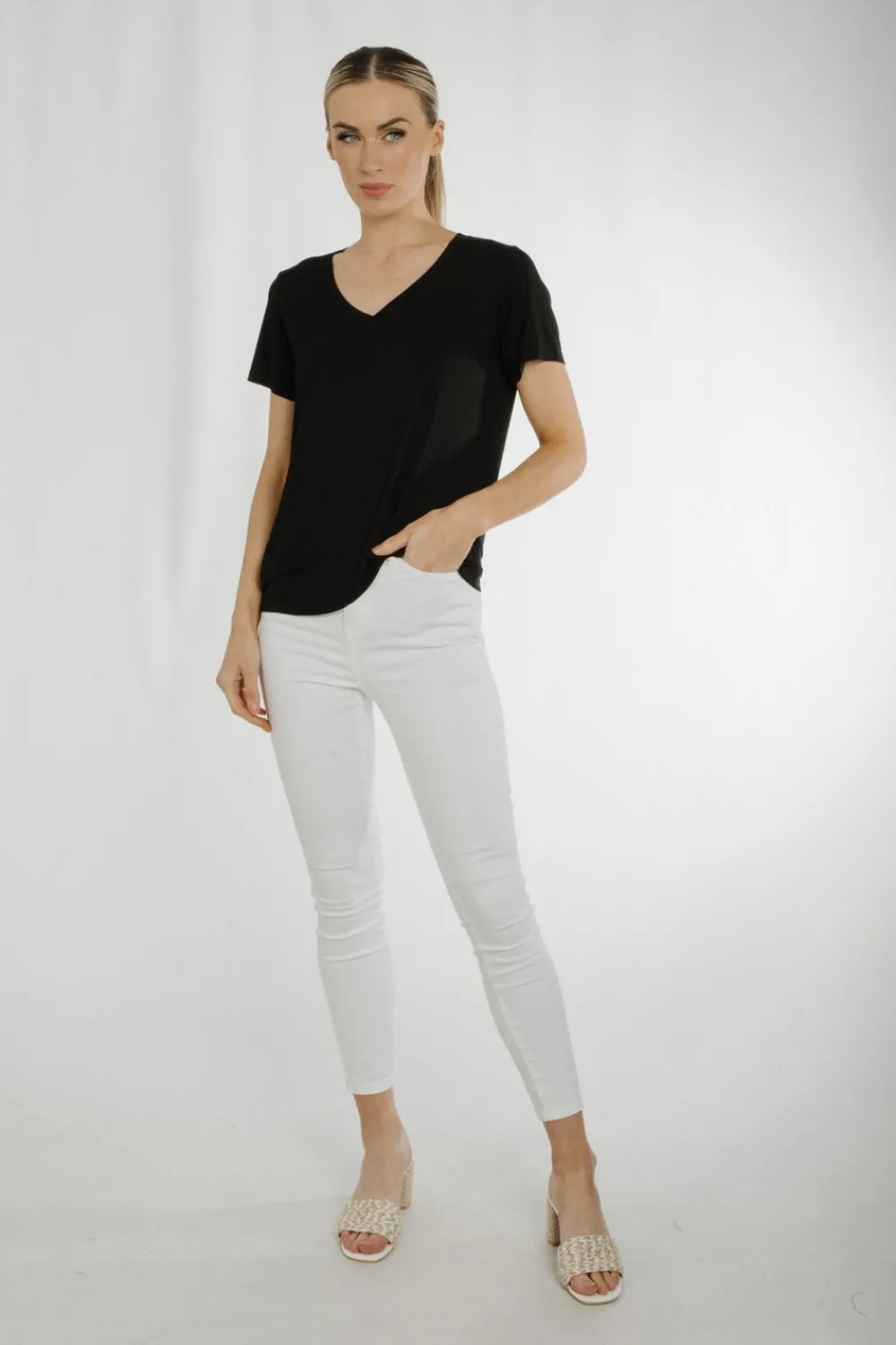 The Walk in Wardrobe T-Shirts>Ally V-Neck T-Shirt In Black