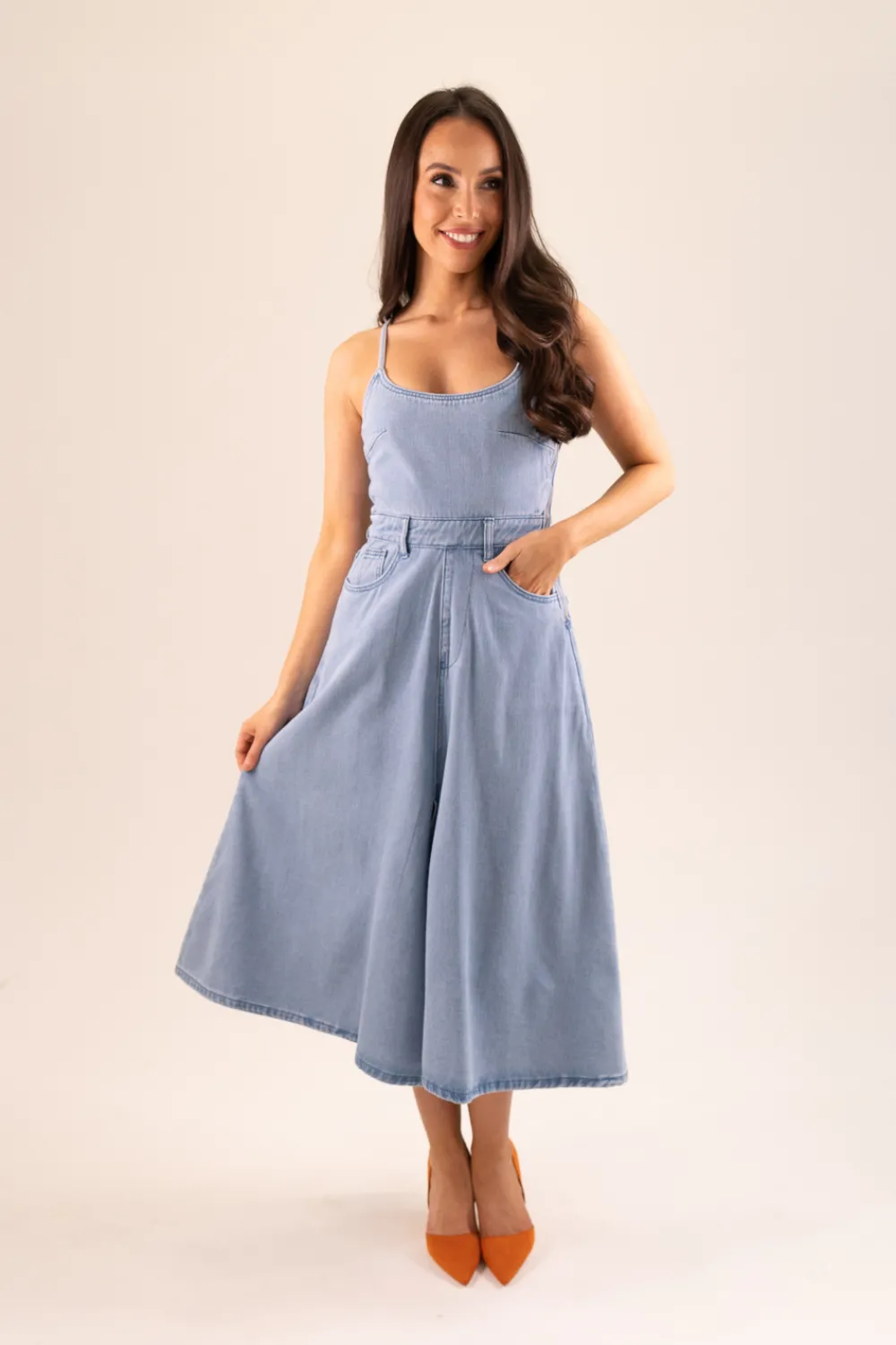 The Walk in Wardrobe Midi Dresses>Becca Tie Waist Denim Dress In Light Wash