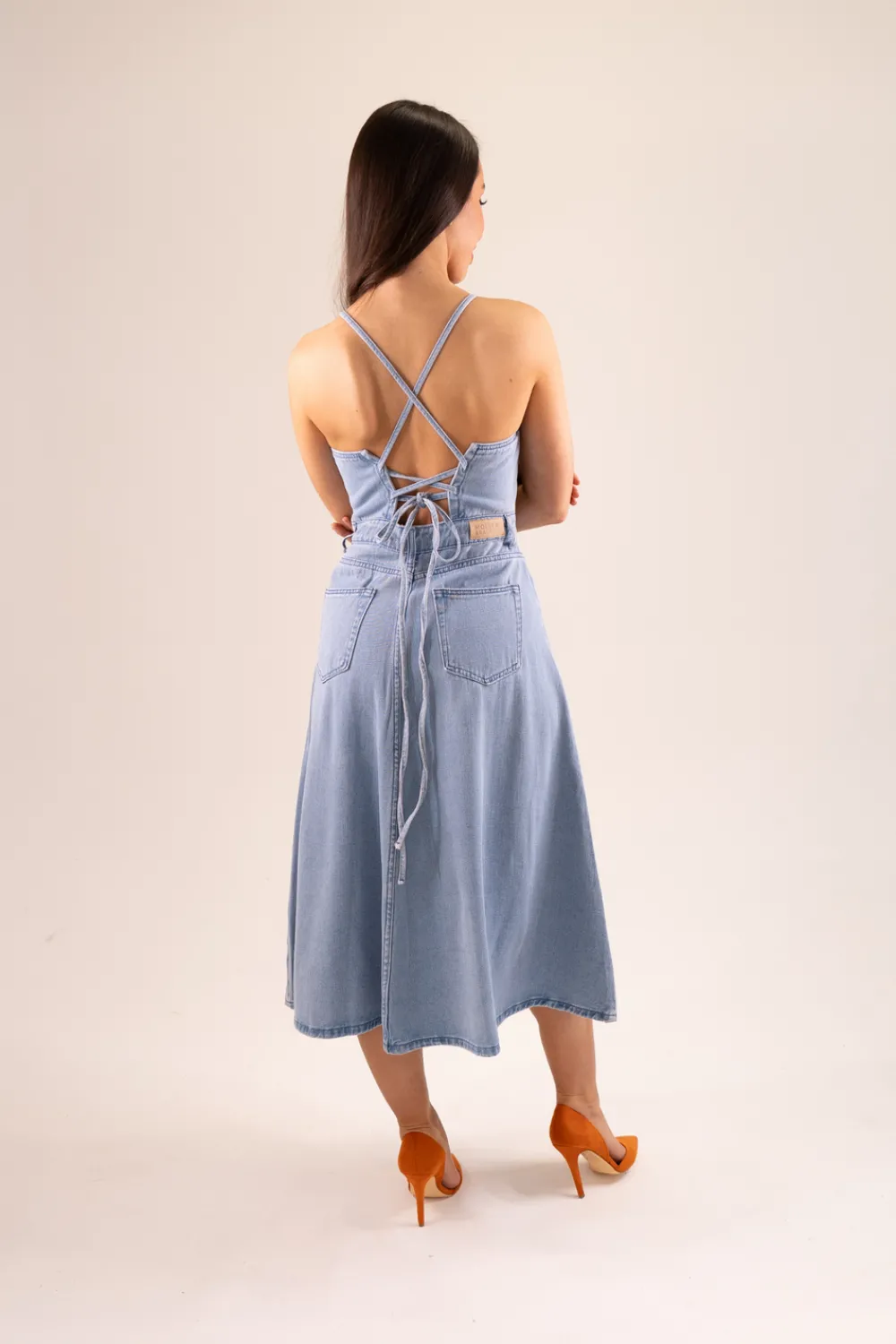 The Walk in Wardrobe Midi Dresses>Becca Tie Waist Denim Dress In Light Wash