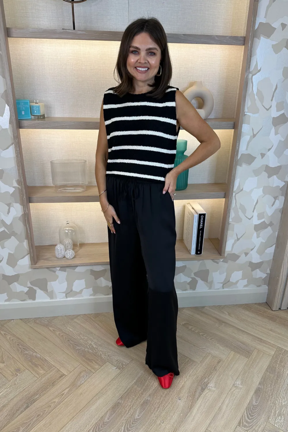 The Walk in Wardrobe Trousers>Becca Wide Leg Trousers In Black