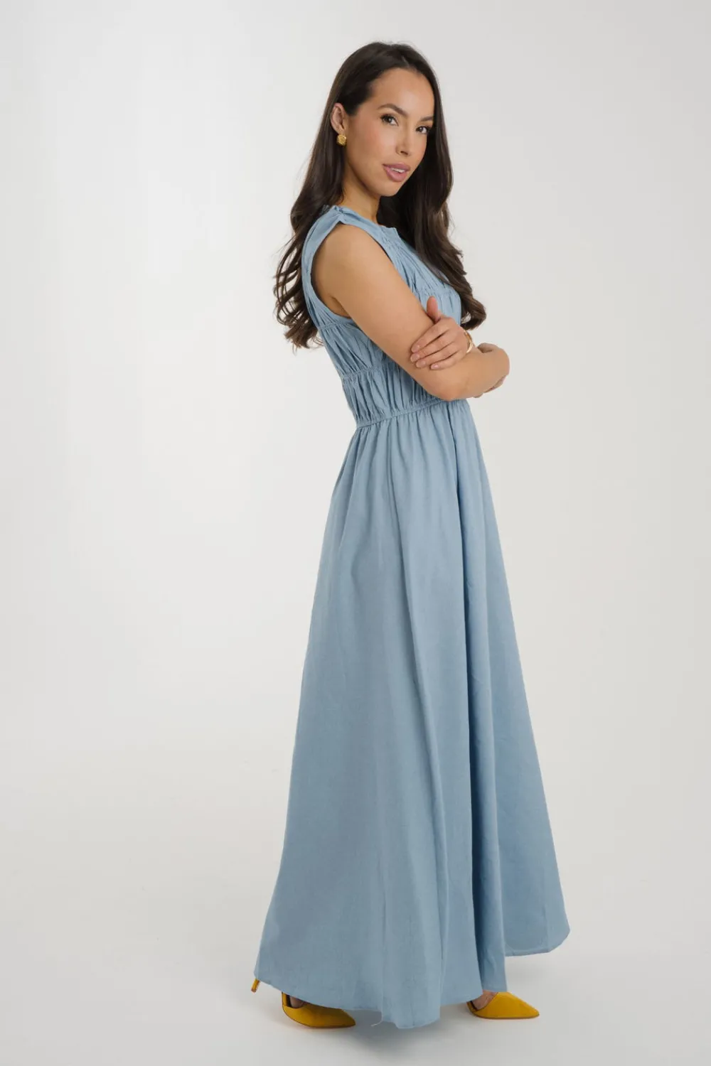 The Walk in Wardrobe Midi Dresses>Caitlyn Denim Smock Dress In Light Wash