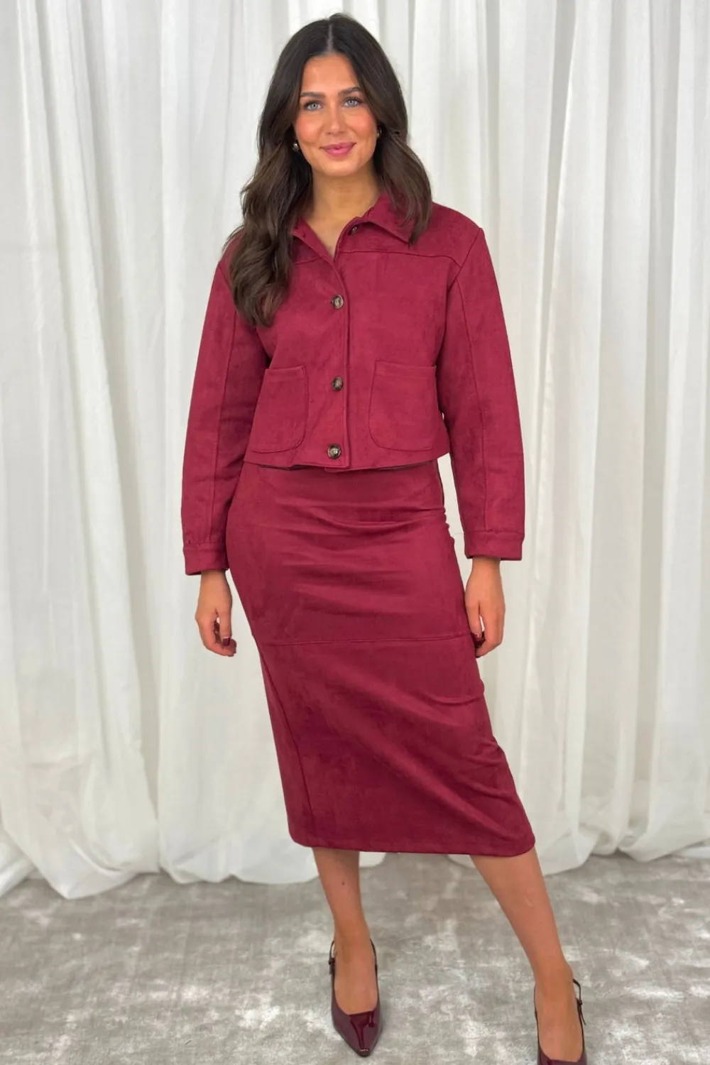 The Walk in Wardrobe Skirts & Skorts>Caitlyn Faux Suede Midi Skirt In Burgundy