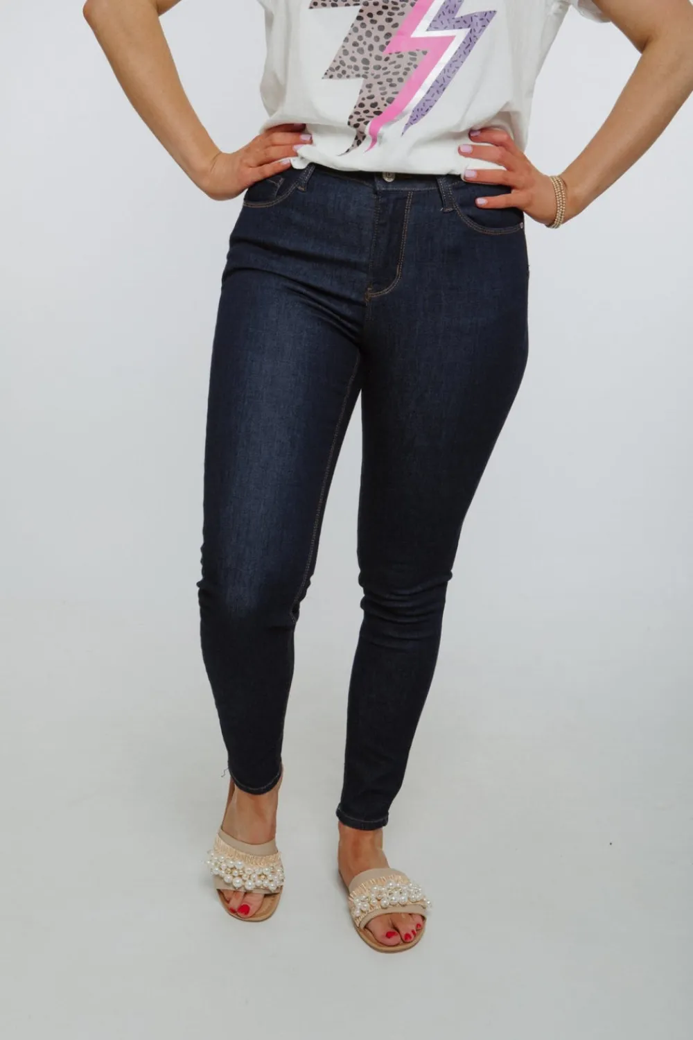 The Walk in Wardrobe Skinny Jeans>Cindy Bum Lift Jeans In Dark Wash