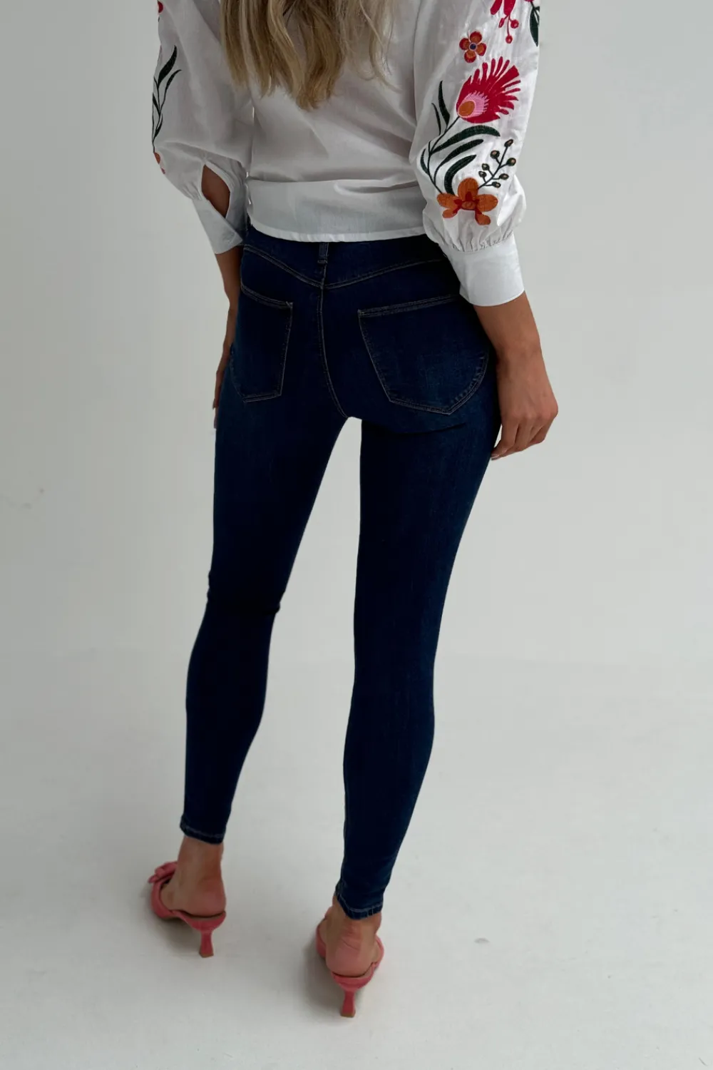 The Walk in Wardrobe Skinny Jeans>Cindy Bum Lift Skinny Jean In Mid Wash