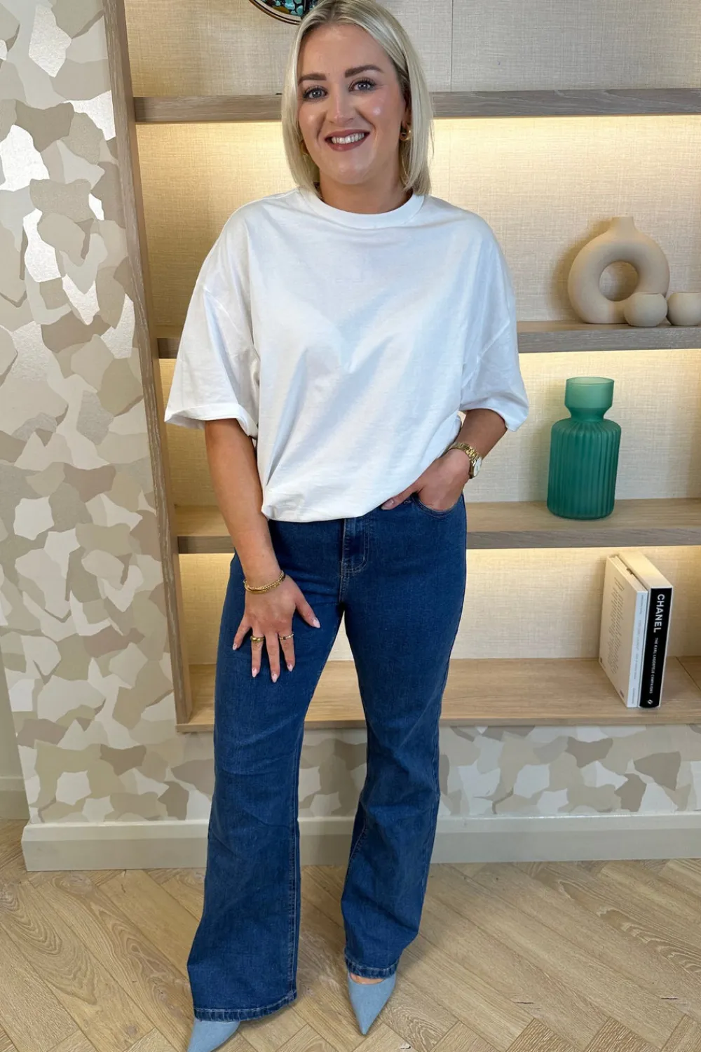 The Walk in Wardrobe Wide Leg Jeans>Cindy Curve Flared Jeans In Mid Wash