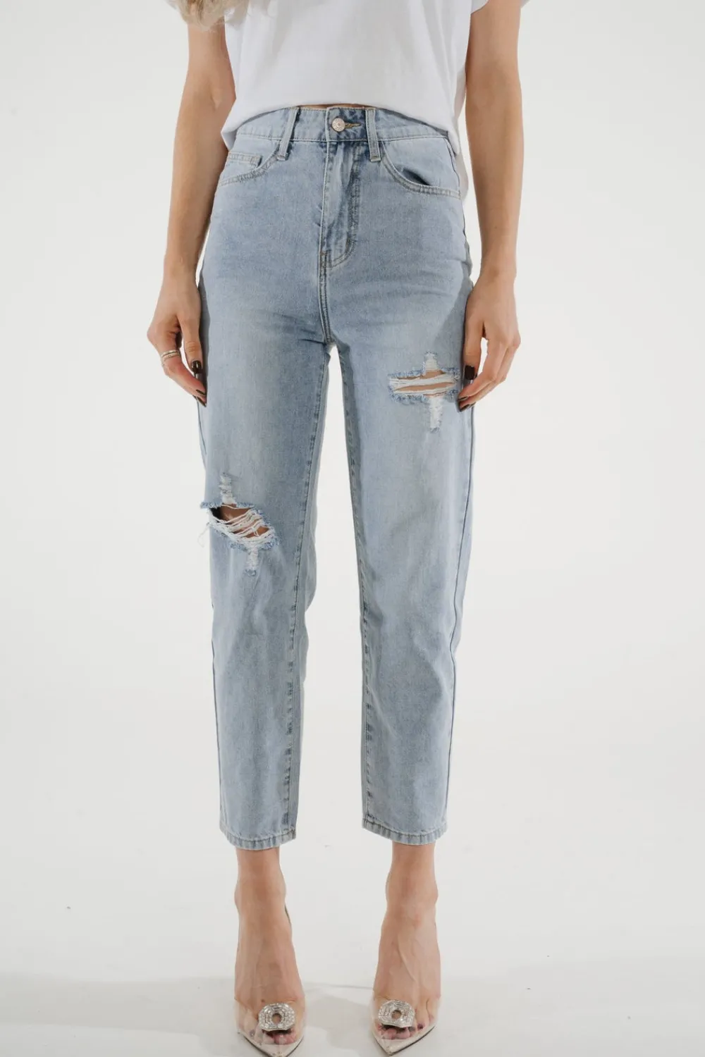 The Walk in Wardrobe Mom Jeans|Straight Leg>Cindy Distressed Mom Jean In Light Wash