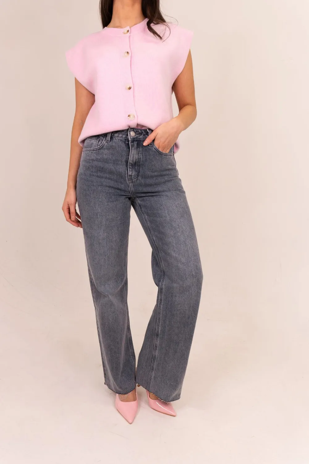 The Walk in Wardrobe Straight Leg>Cindy Frayed Straight Leg Jeans In Light Wash