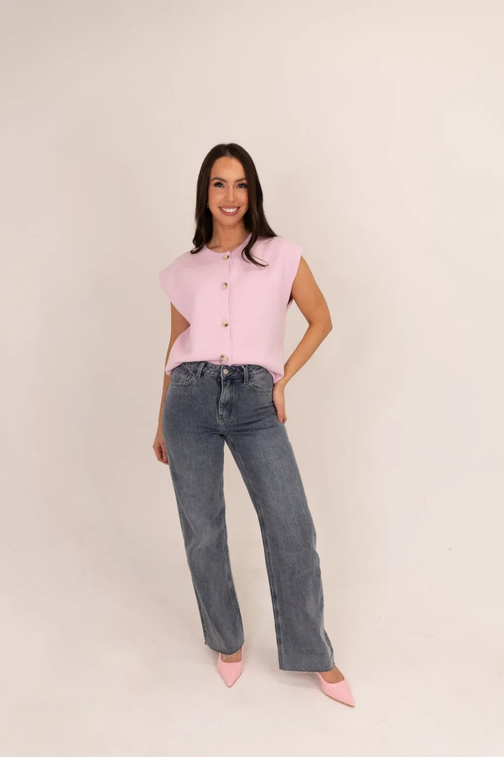The Walk in Wardrobe Straight Leg>Cindy Frayed Straight Leg Jeans In Light Wash