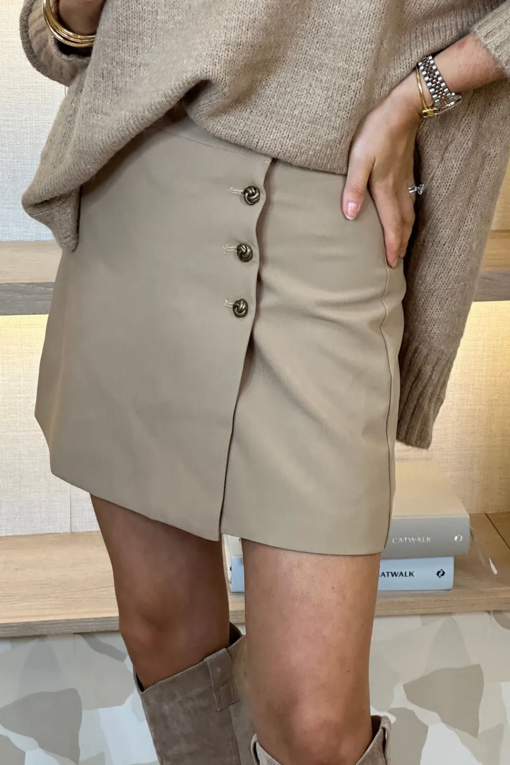 The Walk in Wardrobe Skirts & Skorts>Cindy Gold Button Skirt In Navy