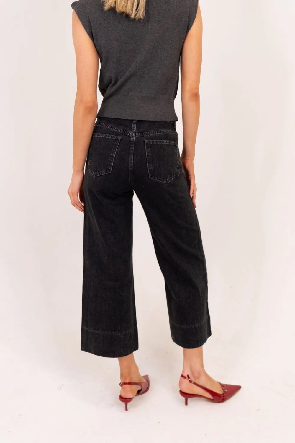 The Walk in Wardrobe Wide Leg Jeans>Cindy Wide Crop Jeans In Grey Wash