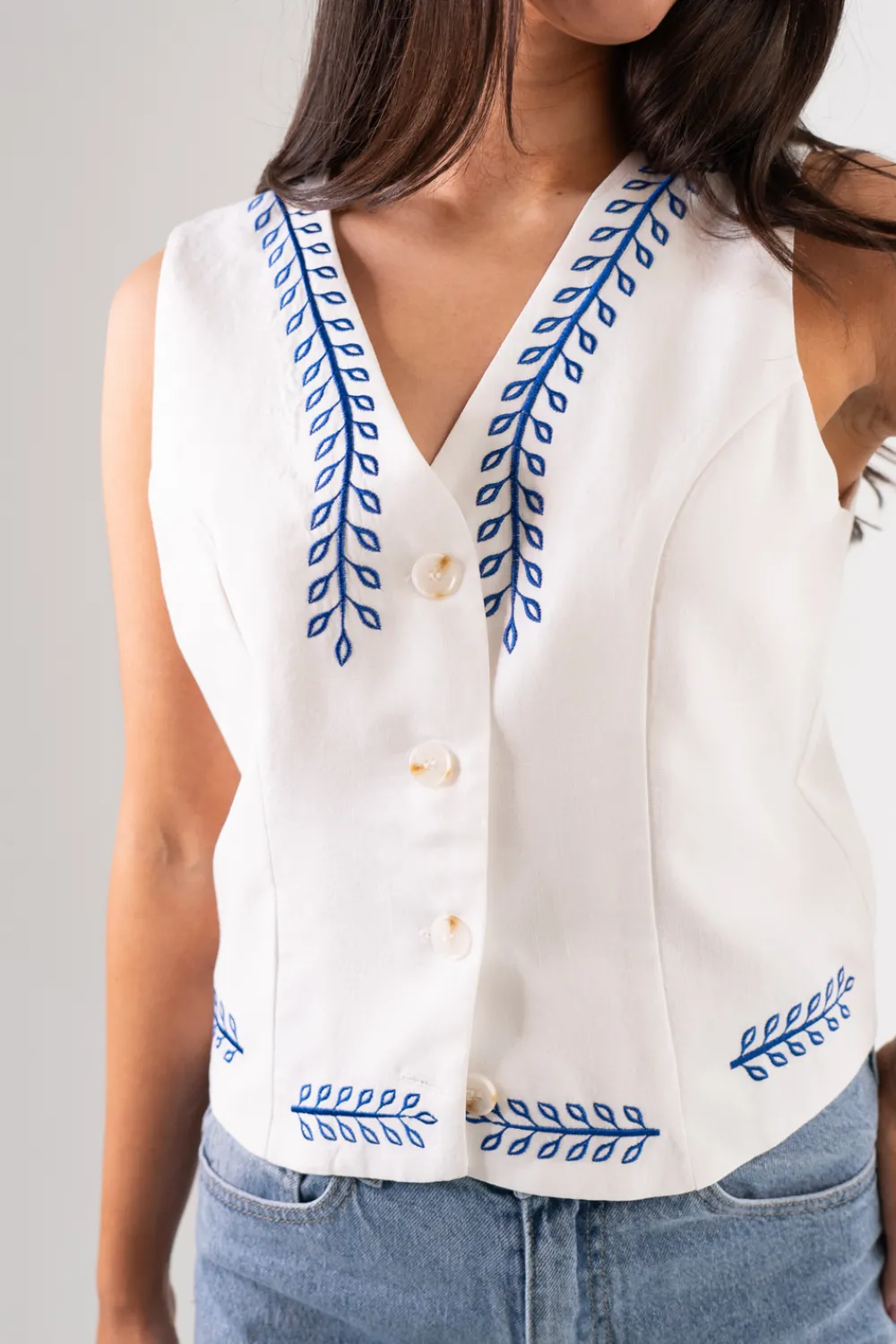 The Walk in Wardrobe Tops>Ella Blue Trim Waistcoat In White