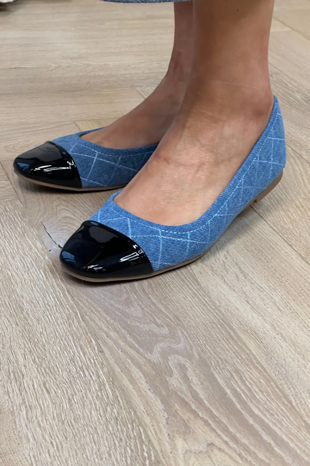 The Walk in Wardrobe Flats>Ellen Quilted Black Toe Pump In Denim
