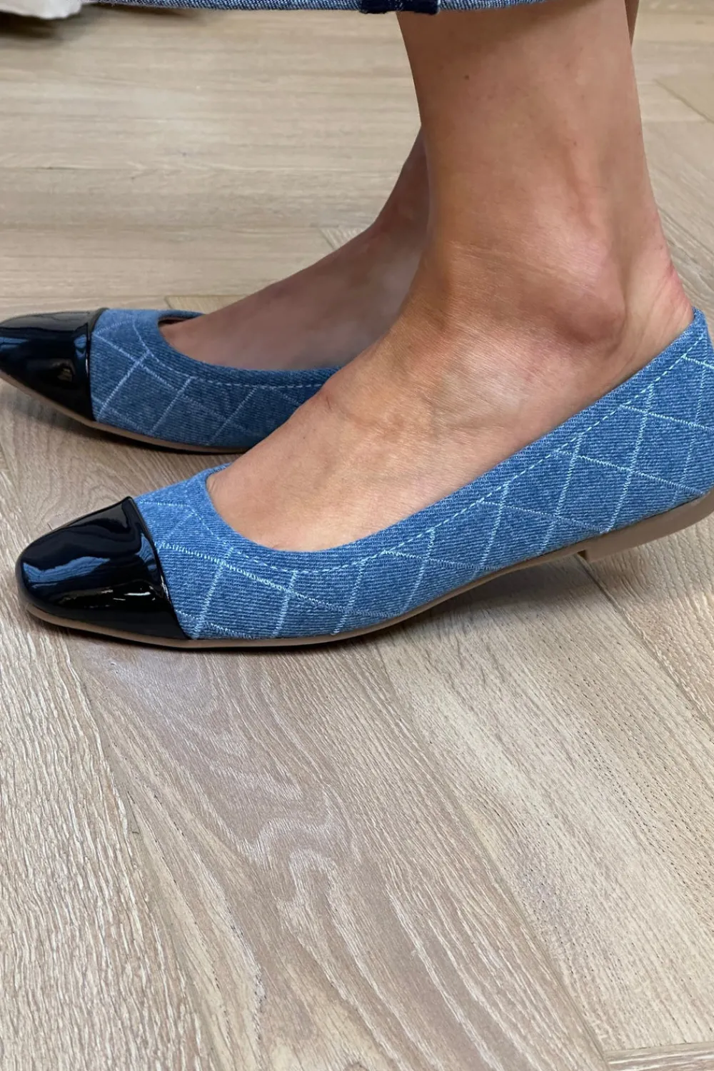 The Walk in Wardrobe Flats>Ellen Quilted Black Toe Pump In Denim