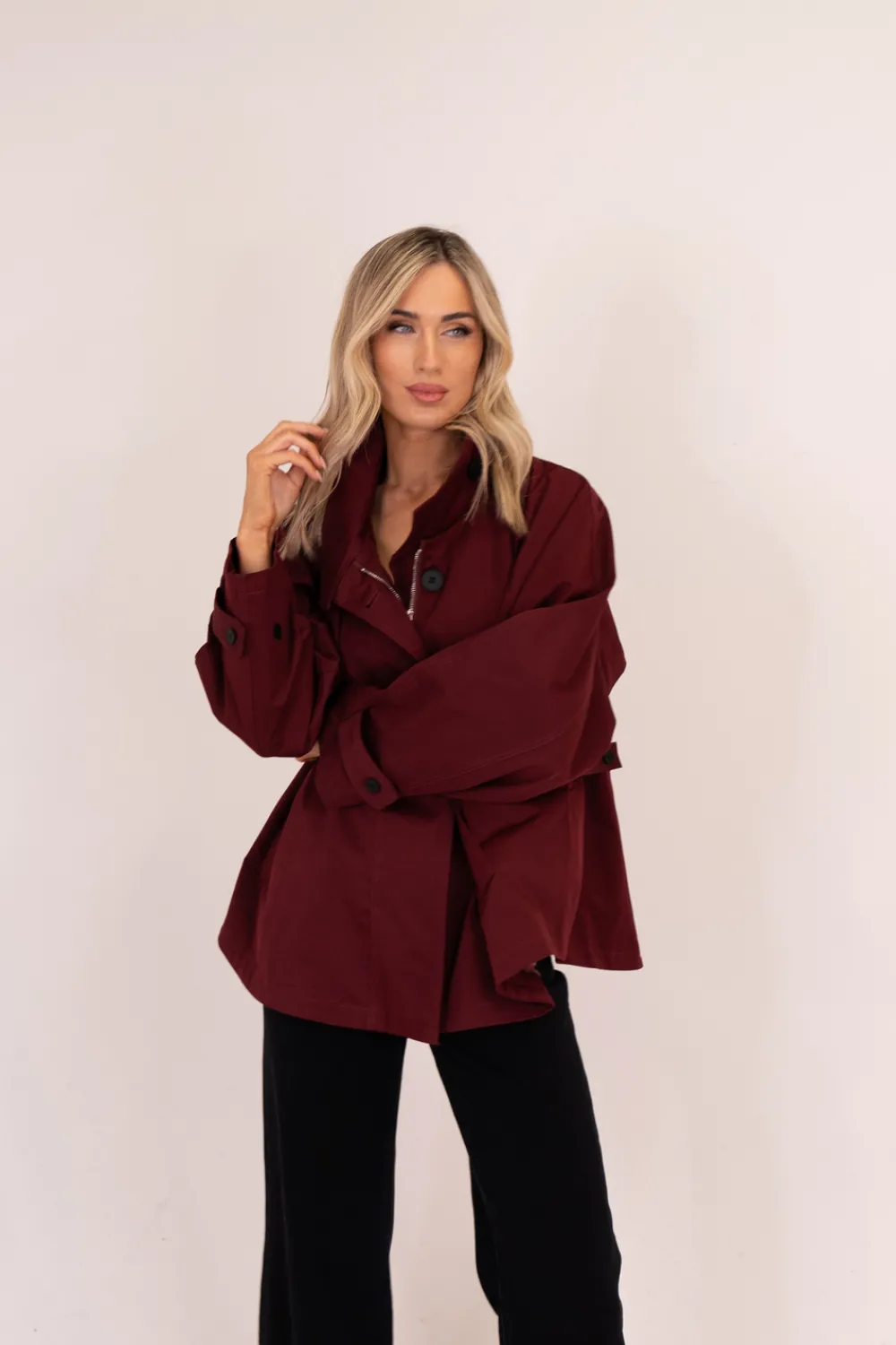The Walk in Wardrobe Coats & Jackets>Elsa Cropped Trench Coat In Bordeaux