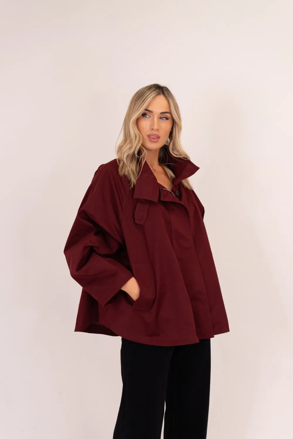 The Walk in Wardrobe Coats & Jackets>Elsa Cropped Trench Coat In Bordeaux