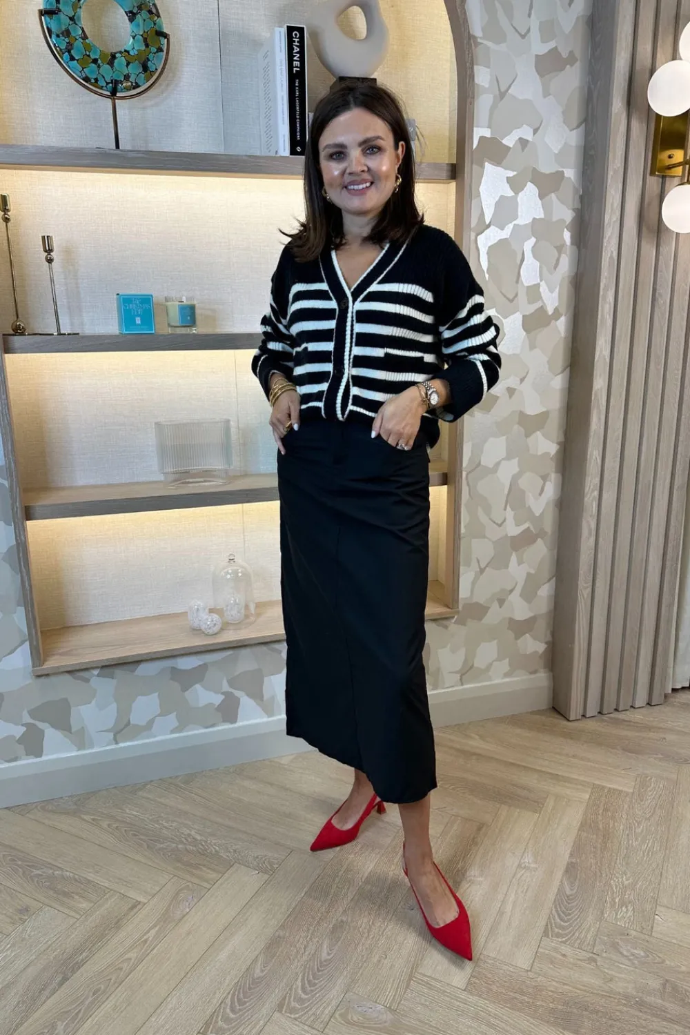 The Walk in Wardrobe Skirts & Skorts>Elsa Midi Skirt In Black