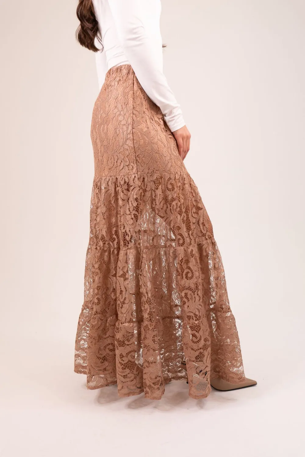 The Walk in Wardrobe Skirts & Skorts>Elsa Tiered Lace Maxi Skirt In Taupe
