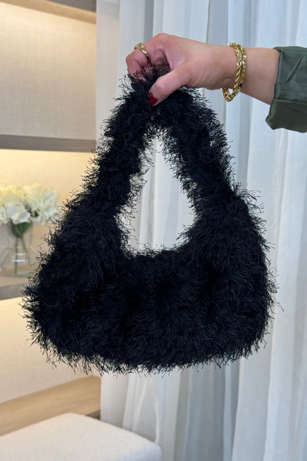 The Walk in Wardrobe Bags>Frankie Textured Bag In Black