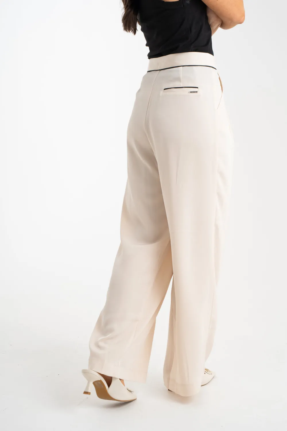 The Walk in Wardrobe Trousers><noscript><img width=