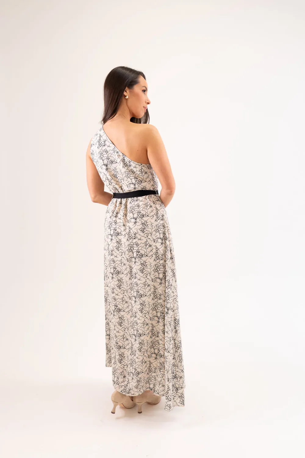 The Walk in Wardrobe Midi Dresses>Grace Printed One Shoulder Dress In Cream