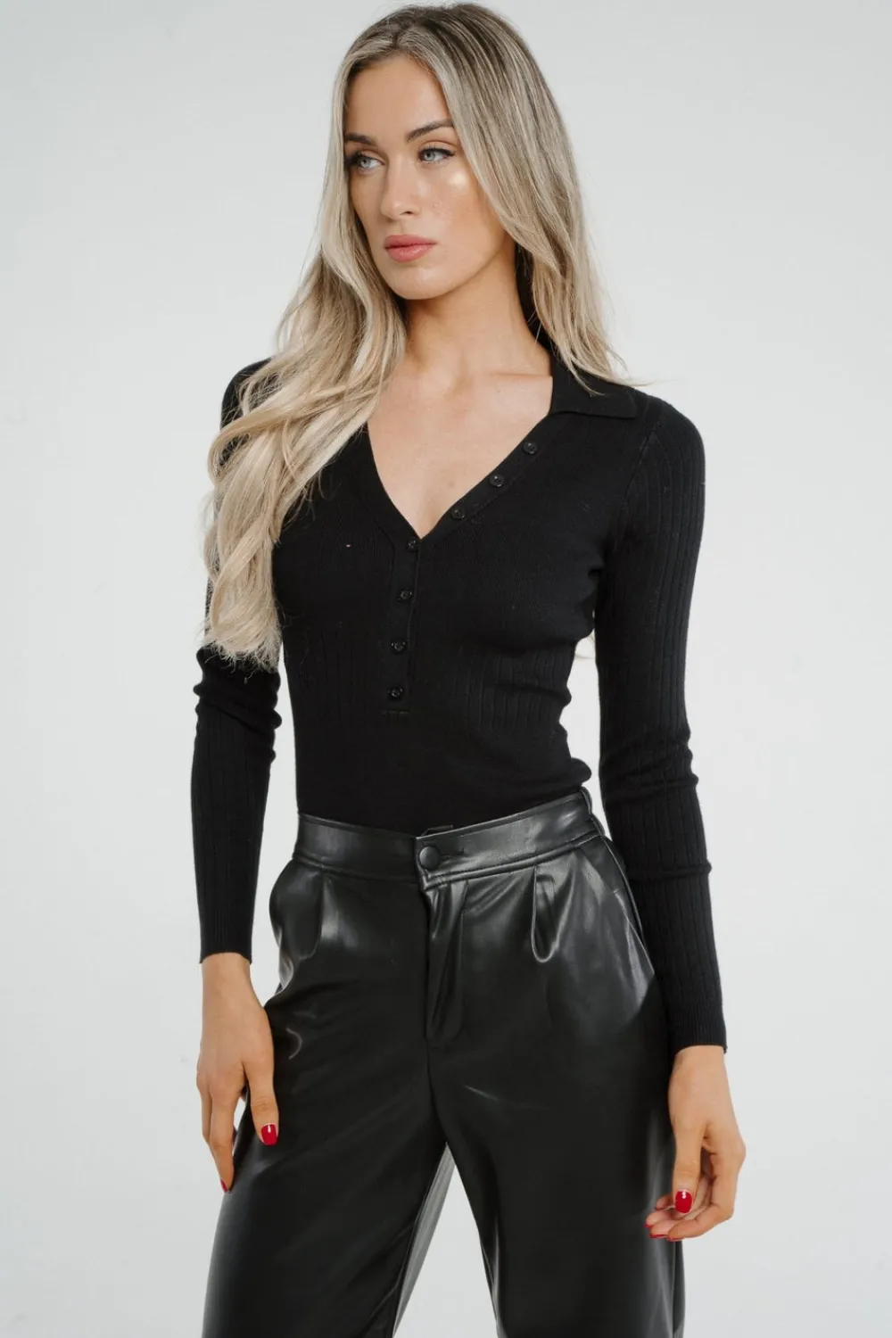 The Walk in Wardrobe Tops><noscript><img width=