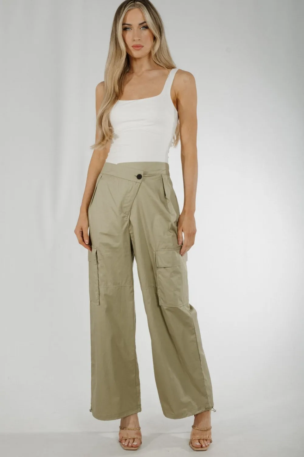 The Walk in Wardrobe Trousers>Holly Parachute Trousers In Khaki