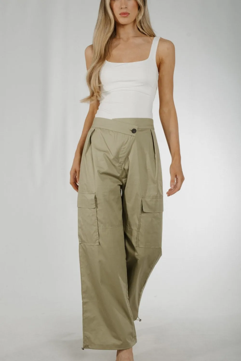 The Walk in Wardrobe Trousers>Holly Parachute Trousers In Khaki