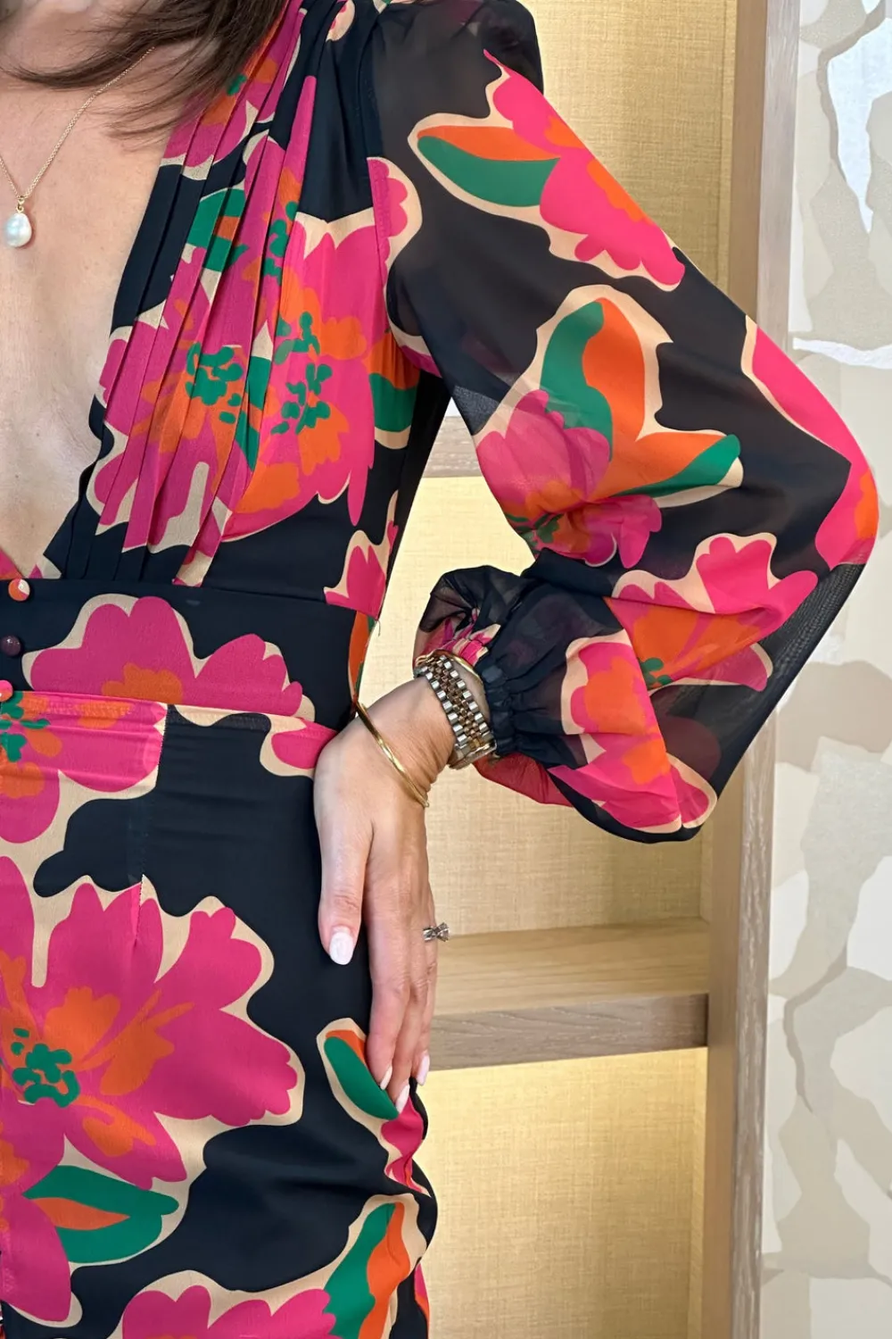 The Walk in Wardrobe Midi Dresses>Holly V-Neck Floral Midi Dress In Black