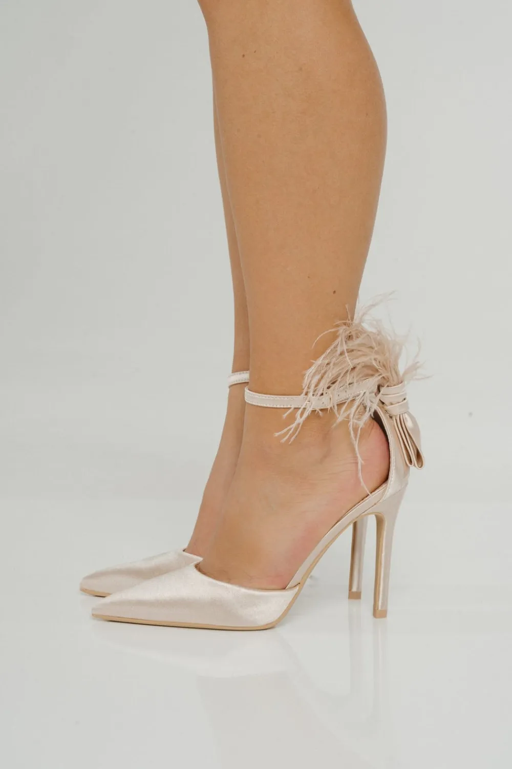 The Walk in Wardrobe Heels>Izzy Feather Detail Heel In Champagne