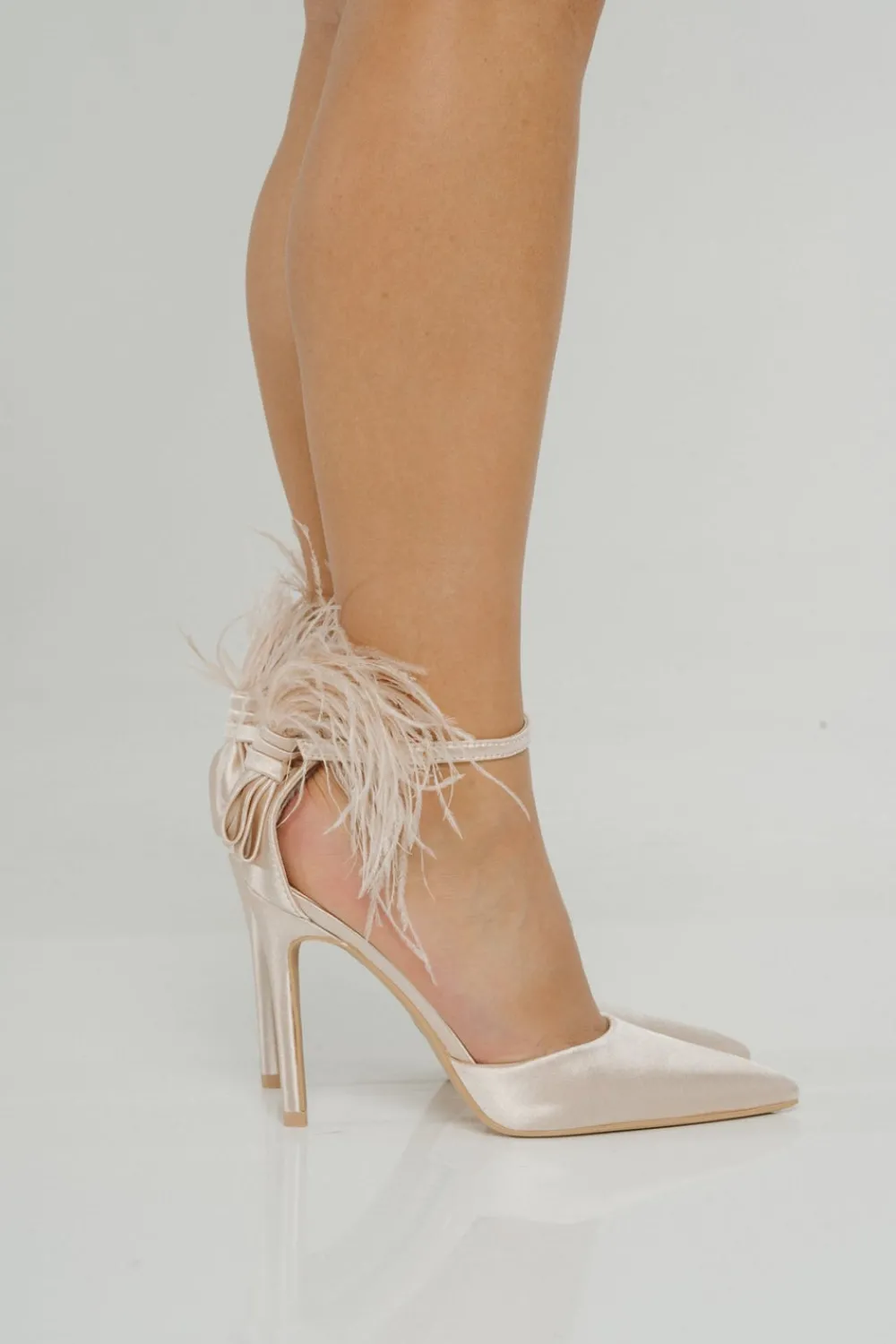 The Walk in Wardrobe Heels>Izzy Feather Detail Heel In Champagne