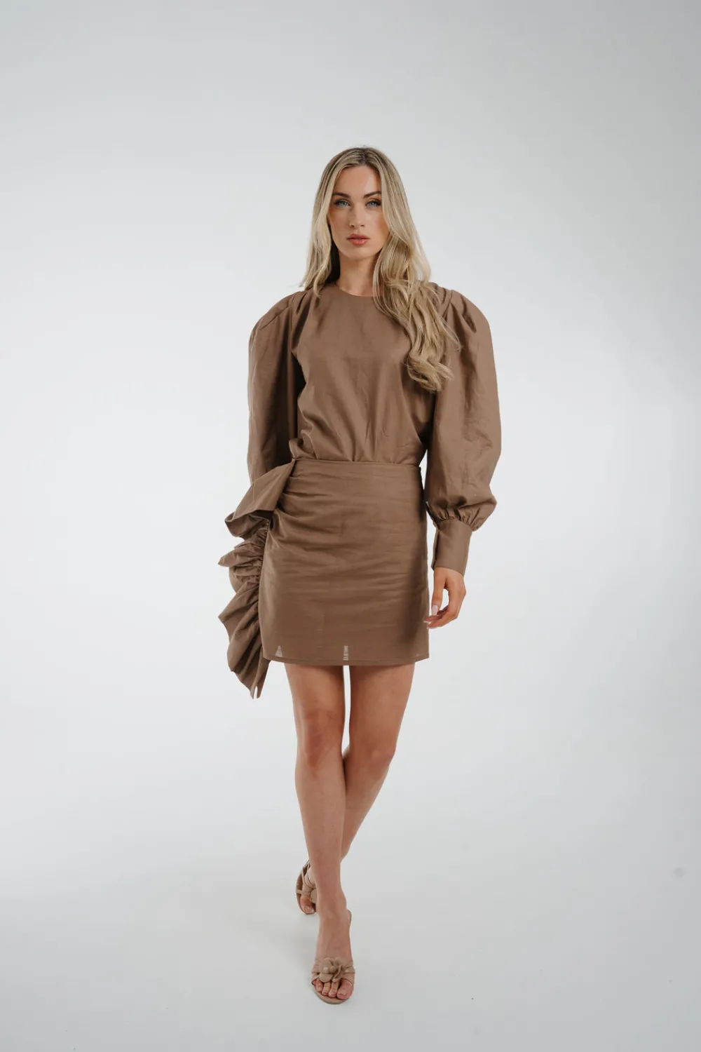 The Walk in Wardrobe Shirts>Jasmine Puff Sleeve Linen Blouse In Mocha