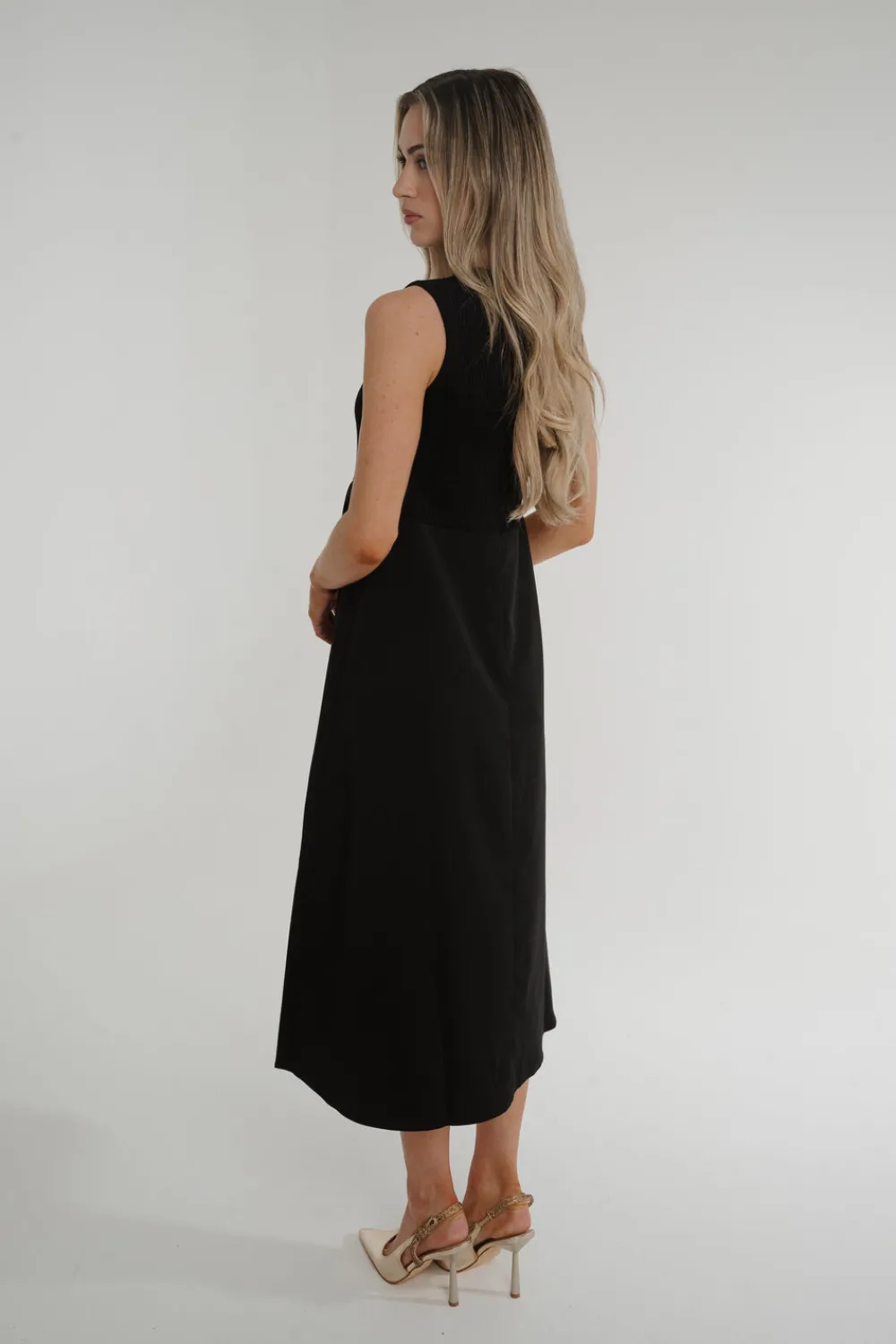 The Walk in Wardrobe Midi Dresses>Jasmine Sleeveless Midi Dress In Black
