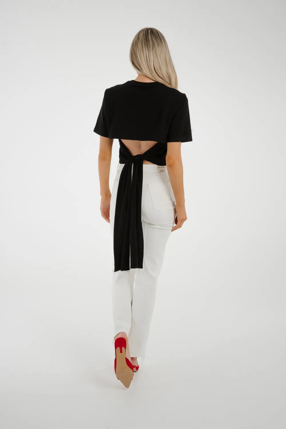 The Walk in Wardrobe Tops|T-Shirts><noscript><img width=