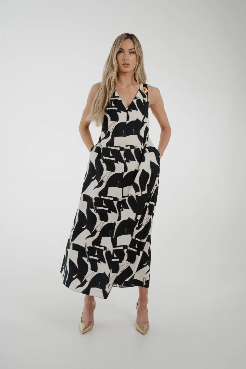 The Walk in Wardrobe Midi Dresses>Kayla Abstract Print Dress In Monochrome