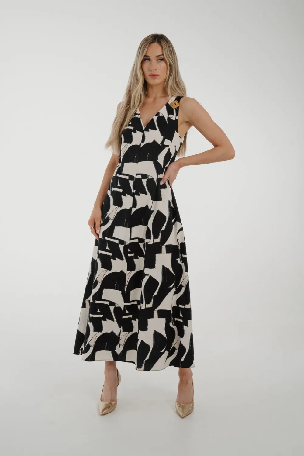 The Walk in Wardrobe Midi Dresses><noscript><img width=