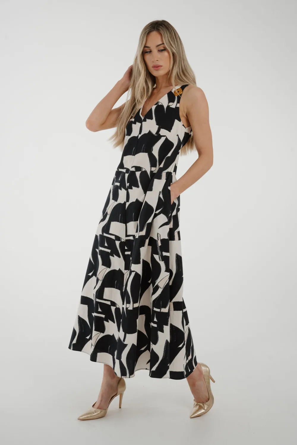 The Walk in Wardrobe Midi Dresses><noscript><img width=