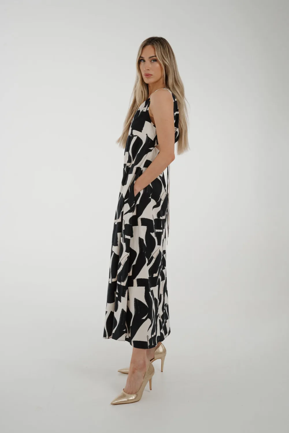 The Walk in Wardrobe Midi Dresses><noscript><img width=