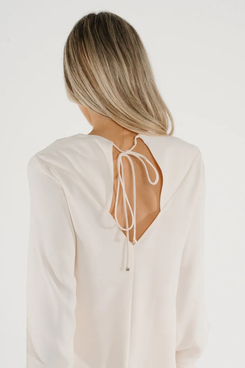 The Walk in Wardrobe Tops><noscript><img width=