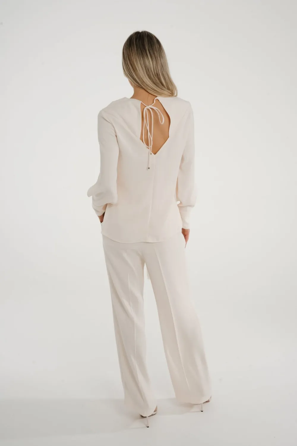 The Walk in Wardrobe Tops><noscript><img width=