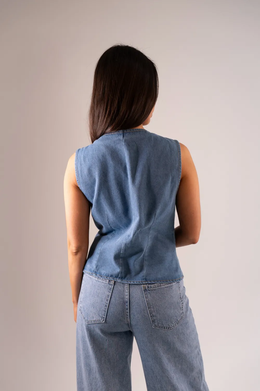 The Walk in Wardrobe Tops><noscript><img width=