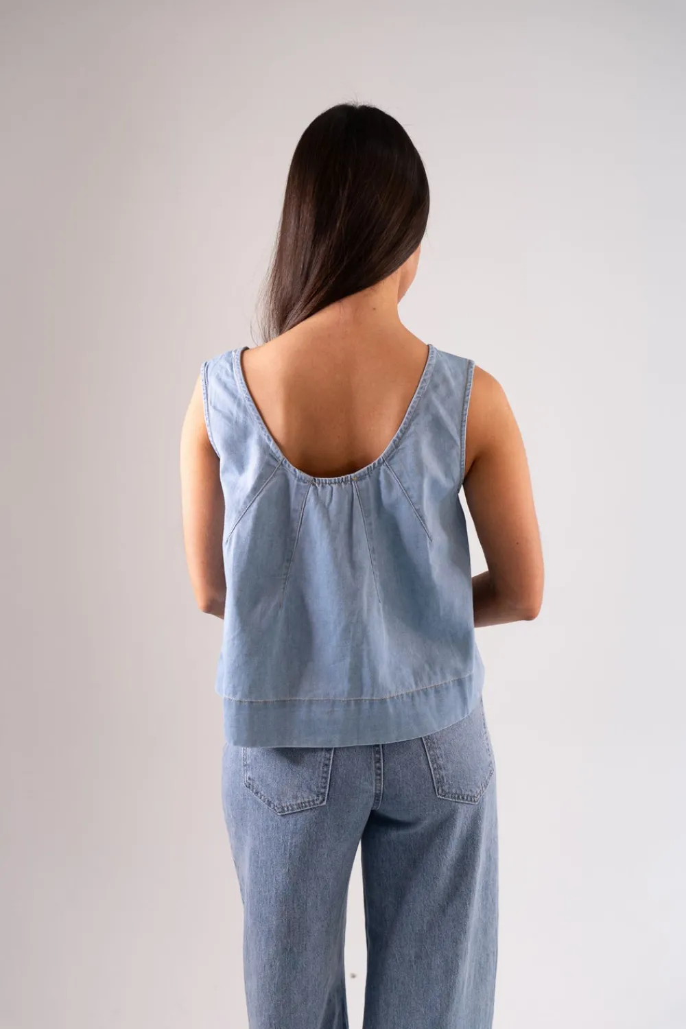 The Walk in Wardrobe Tops><noscript><img width=