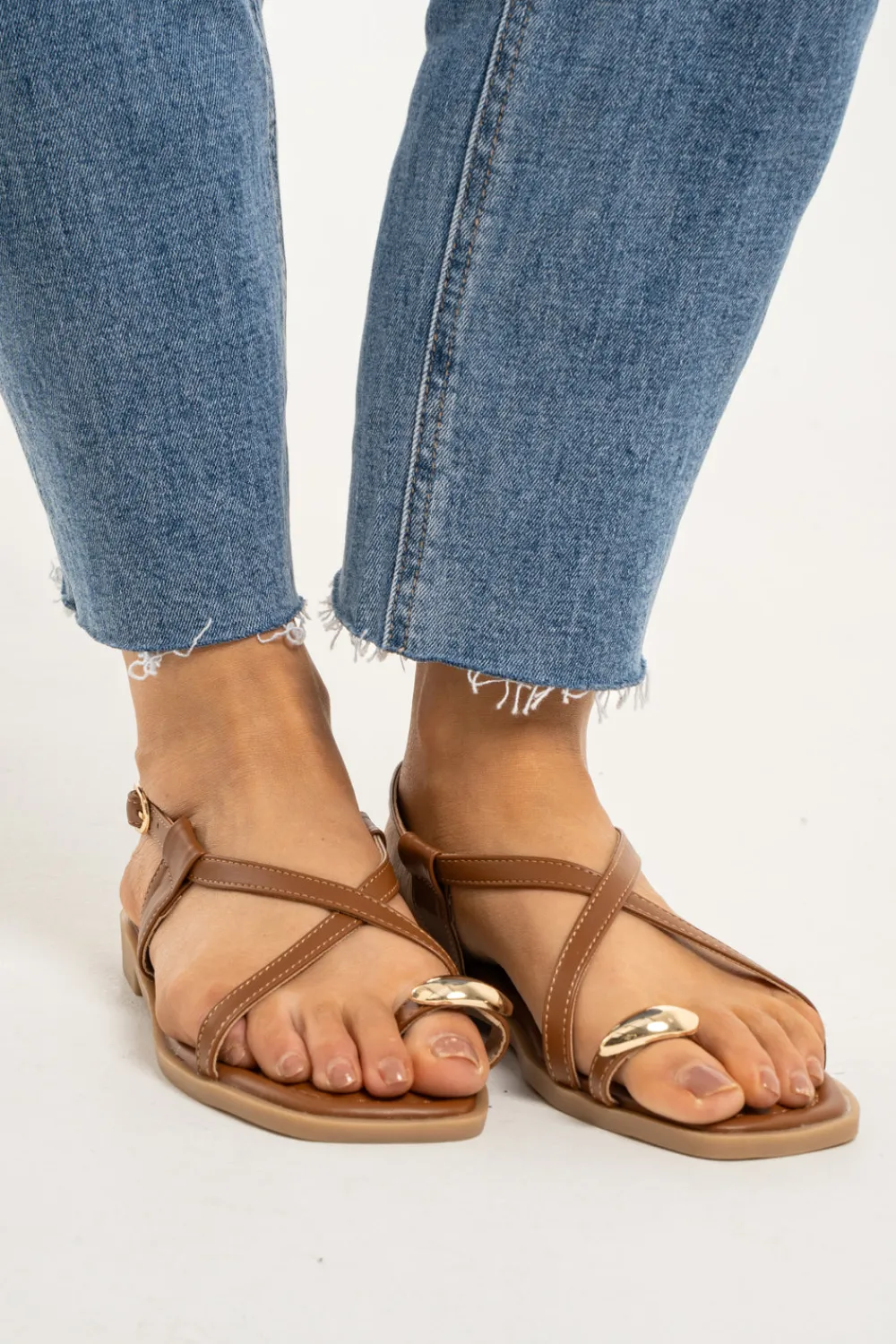 The Walk in Wardrobe Flats>Lauren Metal Toe Post Sandals In Brown
