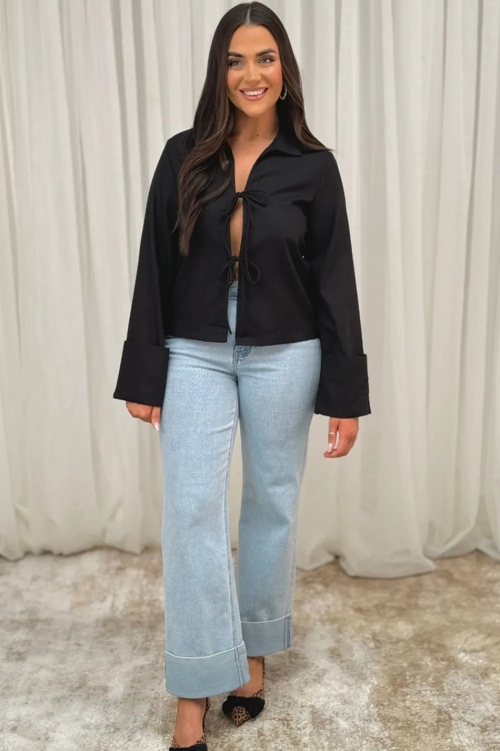 The Walk in Wardrobe Shirts>Lila Tie Front Blouse In Black