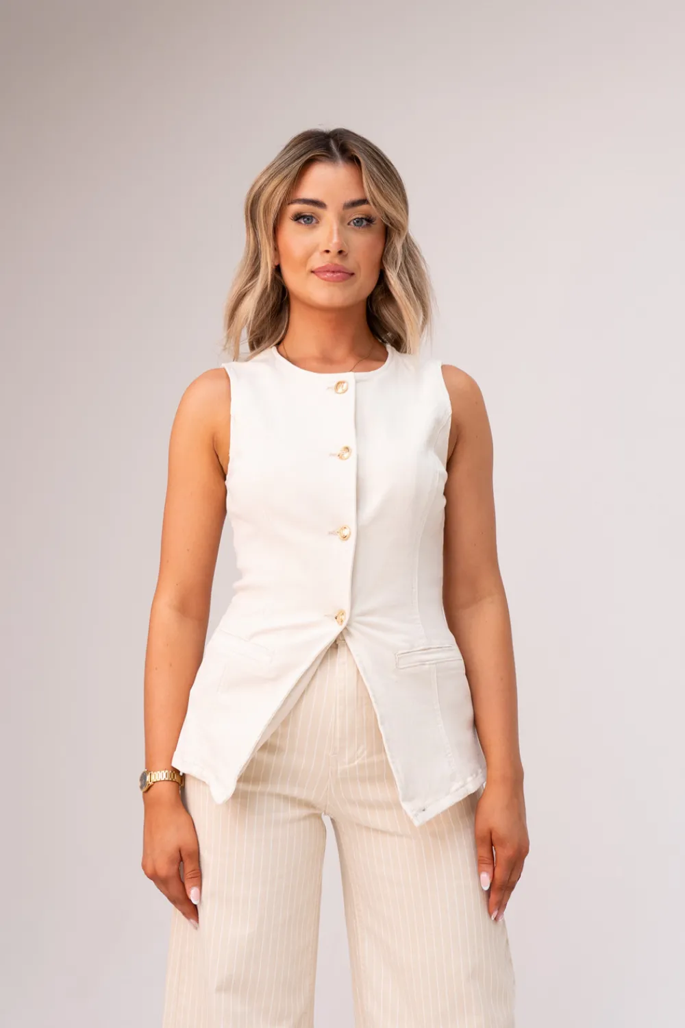 The Walk in Wardrobe Tops><noscript><img width=