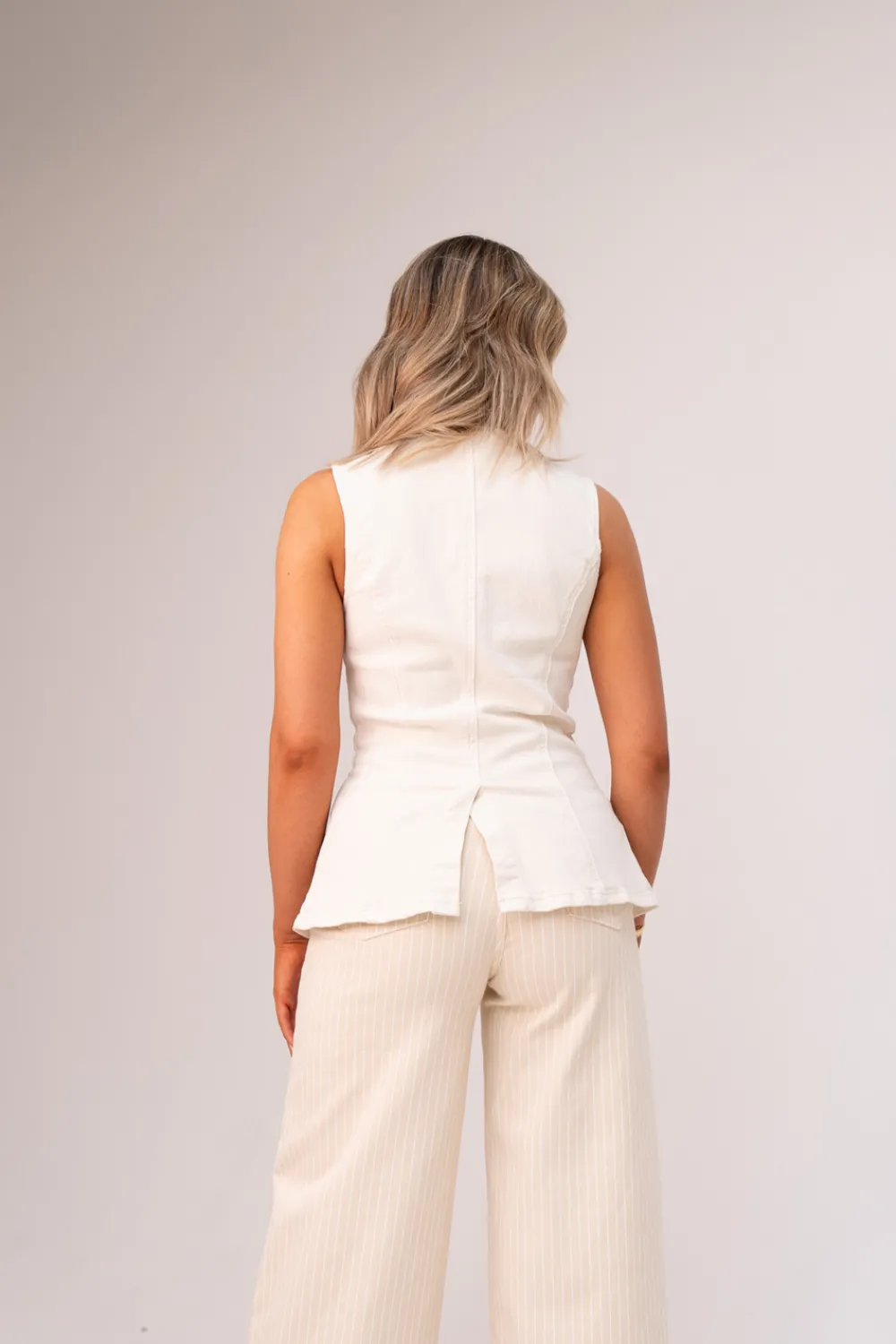 The Walk in Wardrobe Tops><noscript><img width=