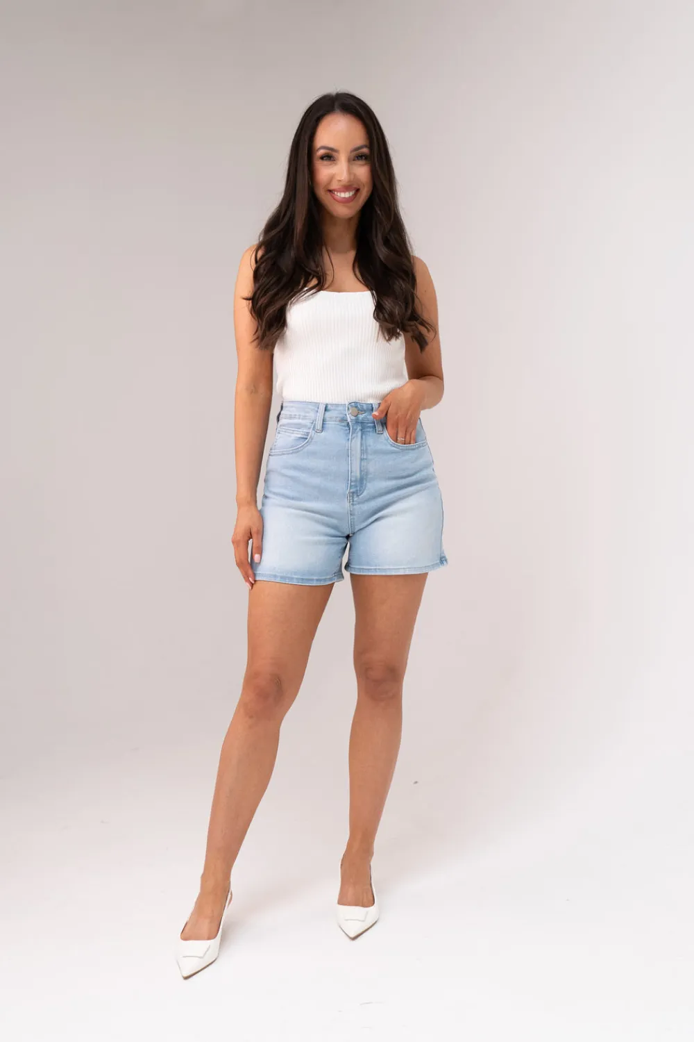 The Walk in Wardrobe Shorts>Lynne Denim Shorts In Light Wash