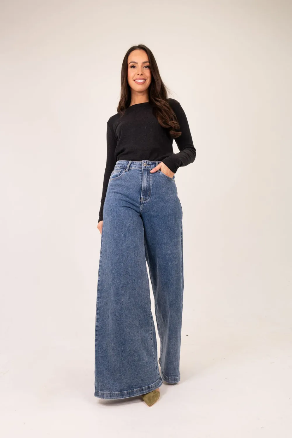 The Walk in Wardrobe Wide Leg Jeans>Lynne Extra Wide Leg Jeans In Grey Wash