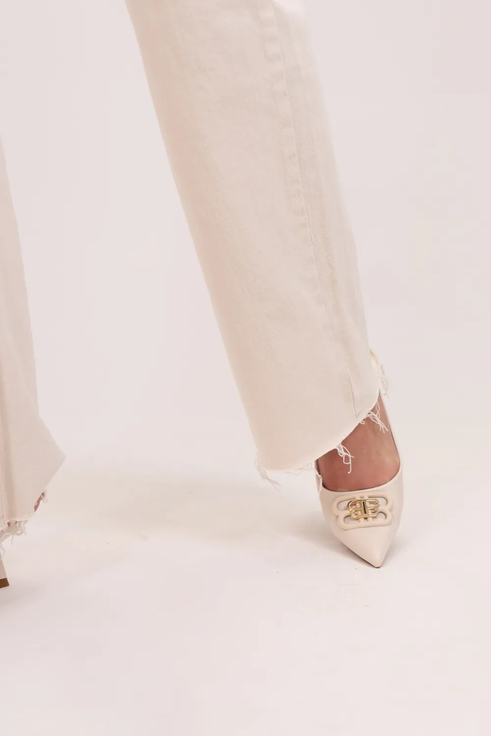 The Walk in Wardrobe Wide Leg Jeans>Lynne Frayed Hem Wide Leg Jeans In Cream
