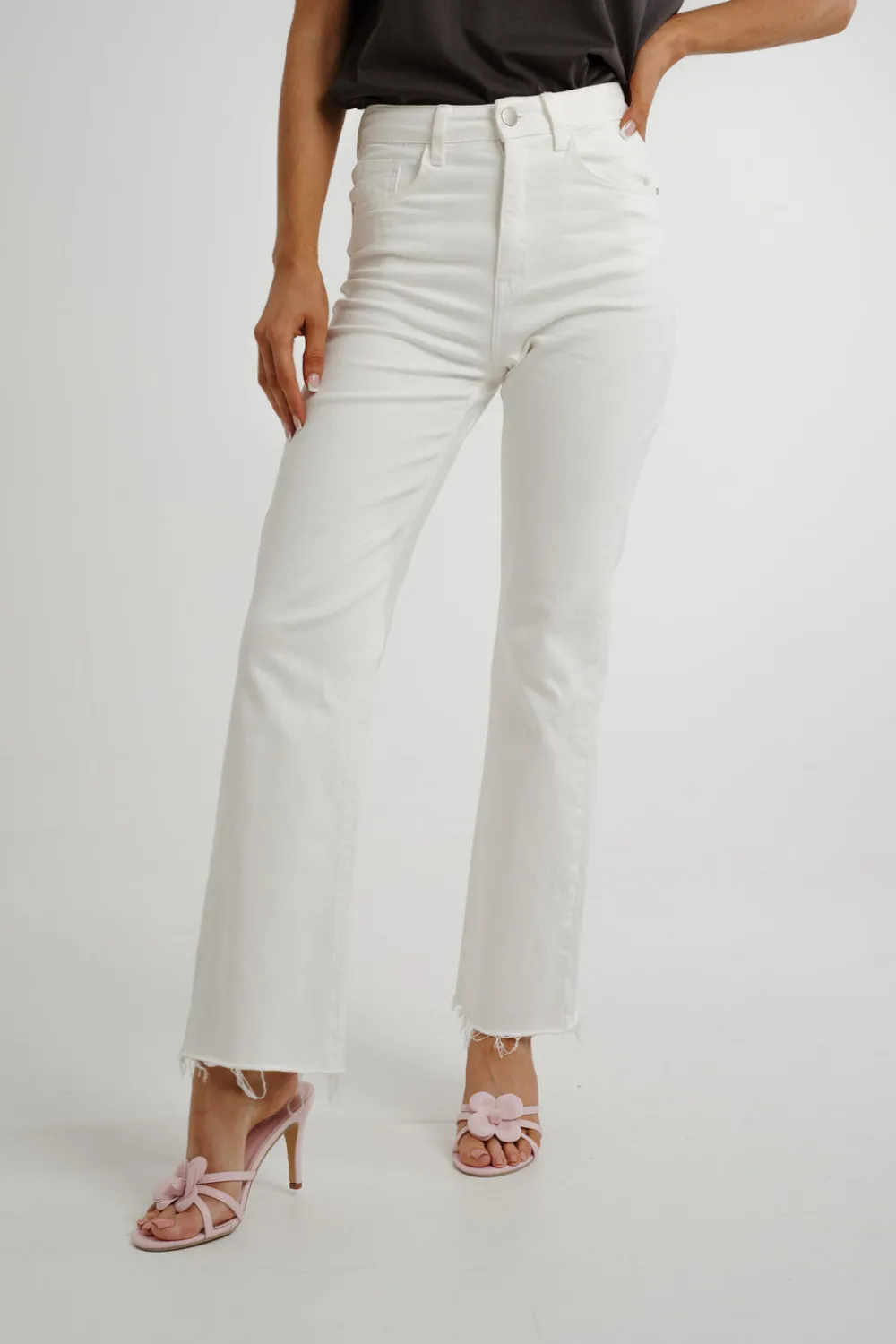 The Walk in Wardrobe Mom Jeans|Wide Leg Jeans>Lynne Wide Leg Jean In White