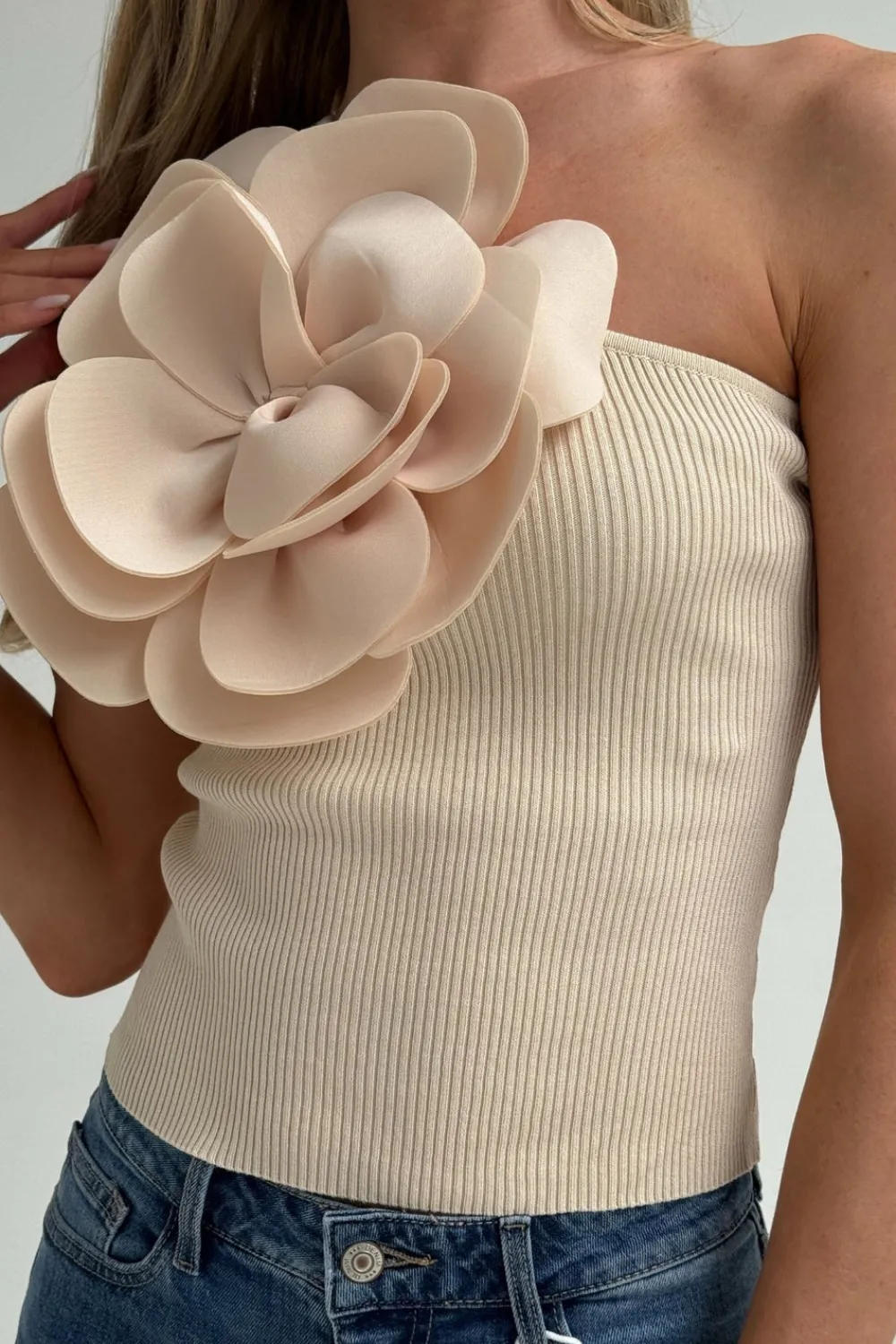 The Walk in Wardrobe Tops><noscript><img width=